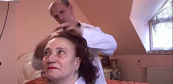  curvy mom fucked by her hairdresser